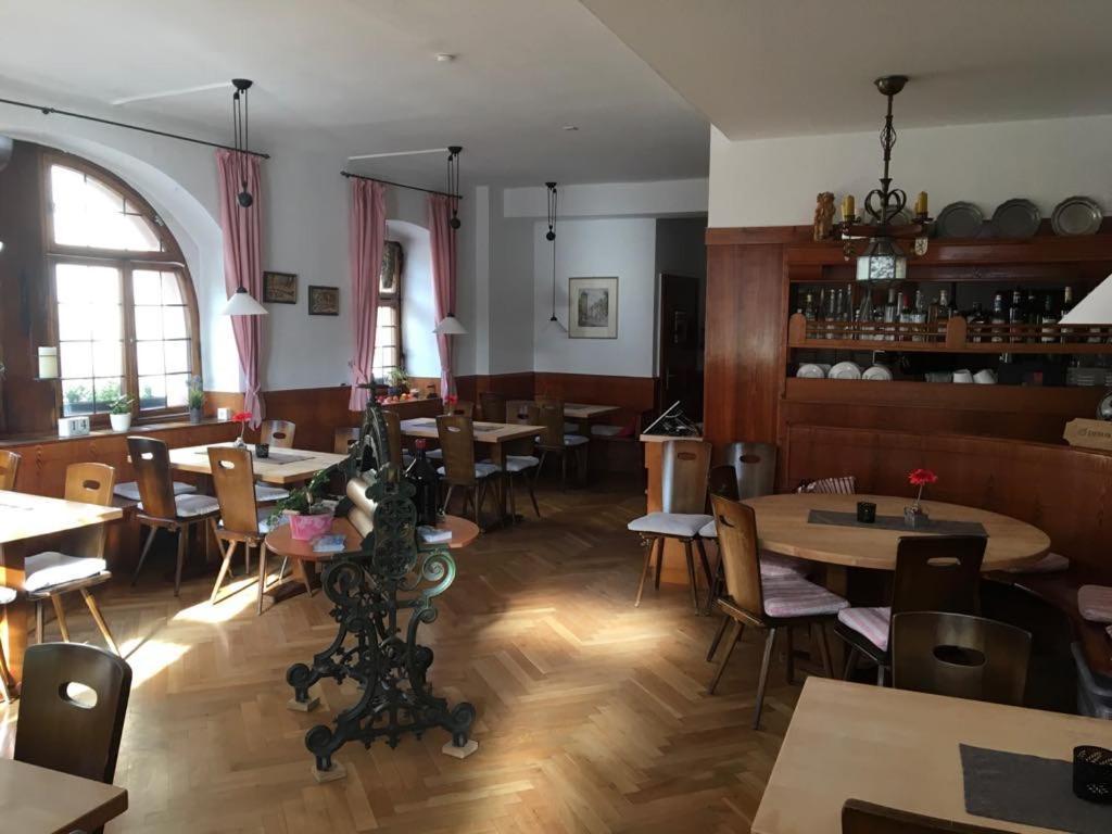 Gasthof Baeren Оксенфурт Экстерьер фото