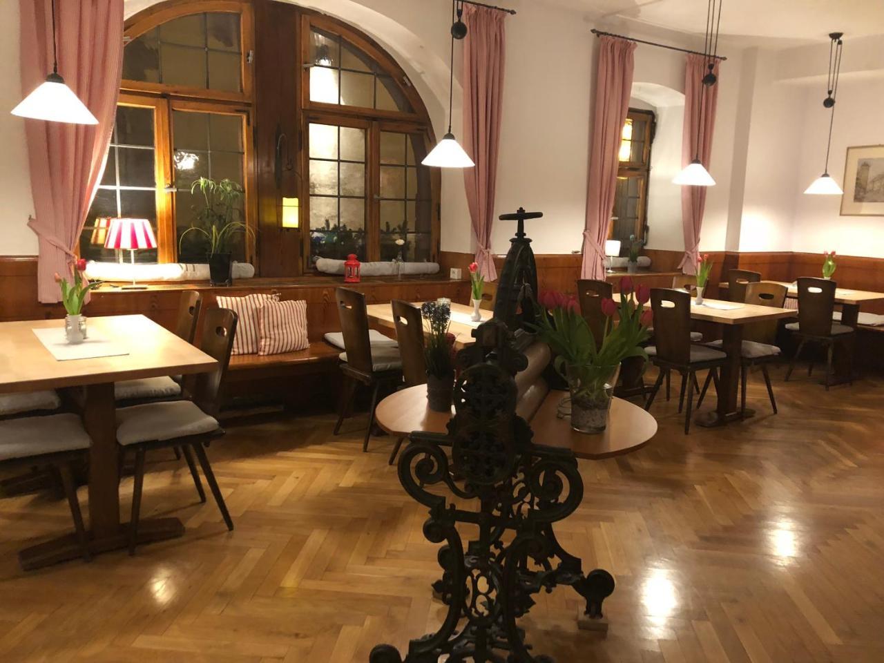 Gasthof Baeren Оксенфурт Экстерьер фото
