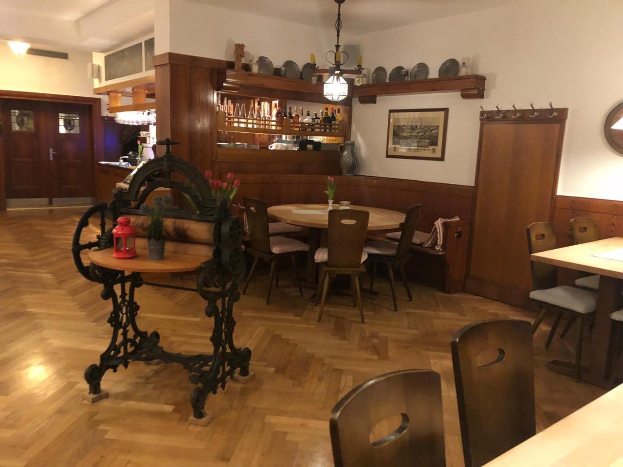 Gasthof Baeren Оксенфурт Экстерьер фото